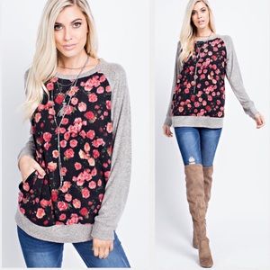 🌺STUNNING Hacci Black Floral Print Knit Top. M-L